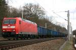 185 002-3 mit Ganzzug offener polnischer Gterwagen am 26.03.2011 zwischen Nennhausen und Rathenow