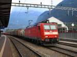 Die 185 141 am 30.06.2009 mit einem Gterzug in Erstfeld. 