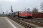 185 339-9 mit dem LKW-Walter Zug in Rathenow in Richtung Wustermark unterwegs. 03.04.2011