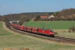 185 268 hat den Starzug der Strecke am Haken. Einer von zwei tglichen Erzpendel nach Linz am 02.04.2011 bei Edlhausen. Zwischen Nrnberg und Regensburg muss der Zug nachgeschoben werden.