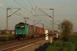 185 576-6 i.A fr Crossrail mit einem Containerzug in Neuss Allerheiligen am 09.04.2011