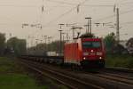 185 378-7 mit einem leeren Coilzug bei der Durchfahrt durch Hilden am 11.04.2011