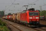 185 035-3 mit einem Containerzug in Dsseldorf-Rath am 10.05.2011