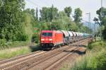 185 355-5 mit einem Gterzug unterwegs in Richtung Koblenz. Aufgenommen am 28/05/2011 bei Unkel.