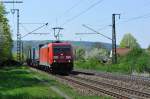 185 353-0 bei mit einem KLV-Sattelauflieger bei der Durchfahrt in Regensburg-Prfening, 19.04.2011