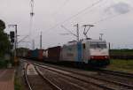 ERS 185 636-8 mit einem Containerzug in Duisburg-Bissingheim am 17.06.2011