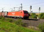 185 305-0 mit KLV-Zug kurz vor Iphofen am 29.06.2011