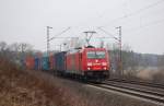 185 207-8 mit einem Containerzug am 19.02.2011 kurz hinter Salzderhelden