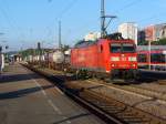 185 033-8 zieht einen Chemiezug am 11.07.2011 durch Kaiserslautern Hbf