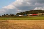 DB BR 185 ist mit diesem Gterzug kurz nach Neulengbach Richtung Westen unterwegs. Die Aufnahme enstand am 27.07.2011 kurz vor 19:00.