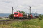 185 250 mit einem gemischten Gterzug am 21.06.2011 bei Plling.