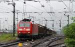 185 098-1 mit einem gemischten Gterzug verlsst Karlsruhe Gbf am 20.7.11