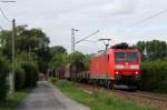 185 123-7 mit einem gemischten Gterzug in Karlsruhe Rintheim 21.7.11