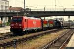 In Regensburg Hbf kam am 24.05.2011 die 185 205-5 mit ihrem gemischten GZ durch.