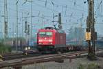 185 274-8 mit einem langen nur teilweise beladenen Containerzug am Morgen des 01.09.2011 bei der Ausfahrt aus Aachen West Richtung Kln.
