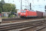Die 185 058-5 DB fhrt mit einem gemischten KLV-Zug von Aachen-West nach Italien in Richtung Kln bei Sonne und Wolken.