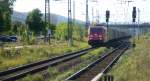 185 247-4 zieht einen Containerzug durch Naumburg/S. Hbf Richtung Norden.