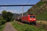 185 034-6 mit einem gemischten Gterzug in Winningen an der Mosel am 20.08.2011
