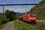 185 157-5 mit einem Kesselwagenzug in Winningen an der Mosel am 20.08.2011