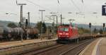 185 085-5 am 13.10.11 mit einem Güterzug durch Naumburg/S. Hbf in Richtung Süden.