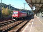 185 082-5 trifft am 22.10.2011 mit einem gemischten Gterzug in Probstzella auf Gleis 4 ein.