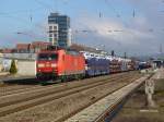 185 023-9 zieht einen gemischten Gterzug am 21.10.2011 durch Kaiserslautern