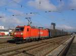 185 170-8 zieht einen Gterzug am 21.10.2011 durch Kaiserslautern