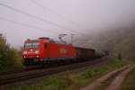 185 168-2 mit einem gemischten Gterzug in Neef am 23.10.2011