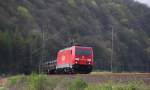 185 277 mit Stahlrollenzug am 16.04.2011 kurz vor Freden