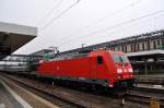 185 385-2 bei der durchfahrt durch Regensburg Hbf (02.12.2011)