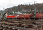 185 402-5 (TRAXX F140 AC2) der DB Schenker Rail Danmark Services A/S - Dnemark (Ein Joint-Venture von DB Schenker Rail und Green Cargo) mit Getreidesilowaggon Tagnoos 898 Ganzzug, fhrt am 10.12.2011