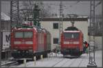 185 134-4 und 185 127-8 auf dem Abstellplatz in Singen. (20.12.2011)