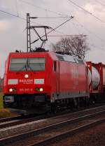 Bei Allerheiligen kommt die 185 297-9 mit einem Containerganzzug gefahren. 14.1.2012.