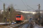 Die 185 349-8 fuhr am 31.01.2012 durch das verschneite Eilendorf.