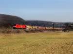 Die 185 276 mit einem Autozug am 17.03.2012 unterwegs bei Wernfeld.