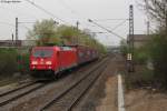 Die 185 373-8 mit gerade mal 4 Gterwagen am 04.04.2012 bei Karlsdorf.