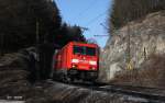 Railion DB Logistics 185 294-6 vor Gterzug Richtung Regensburg, KBS 880 Nrnberg - Passau, fotografiert bei Deining am 08.03.2011