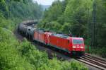 185 396-9 und eine Schwesterlok mit einem vollen Kesselwagenzug der Relation Grokorbetha - Duisburg Ruhrort Hafen kurz hinter Altenbeken am 29.05.2012.