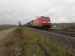 Am 04.04.2012 kam 185 017-1 mit einem KLV bei Hgelheim.