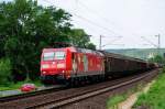 185 142 bei der Ausfahrt aus dem Bahnhof Erpel am 30.06.12!