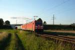 185 345 + 185 385 mit einem Containerzug am 08.07.2012 unterwegs bei Plattling.