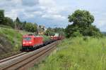 185 357-1 mit einem gemischten Gerzug in Leutesdorf am 23.06.2012