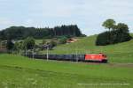 185 304-3 (Railion DB Logistics) fhrt am 19. Juli 2012 um 12:23 Uhr mit einem Gterzug durch Axdorf