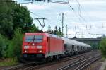 185 374-6 mit einem Kesselwagenzug am Abzweig in Obertraubling, 07.08.2012