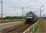 185 557 mit Schwesterlok in Coswig,  10.06.2012