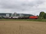 Die 185 359 mit einem Gterzug am  30.07.2011 unterwegs bei Karlstadt.