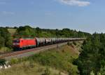 185 002 mit einem Kesselzug am 23.08.2012 unterwegs bei Laaber.