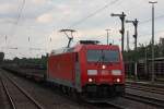 185 403 am 3.7.12 mit einem Flachwagenzug nach Dillingen in Dsseldorf-Rath.