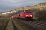 185 289 mit Autotransportwagenzug am 02.01.2012 bei Thngersheim.