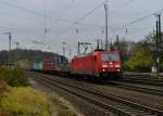 185 373 mit einem Containerzug am 24.11.2012 bei der Durchfahrt in Kln West.